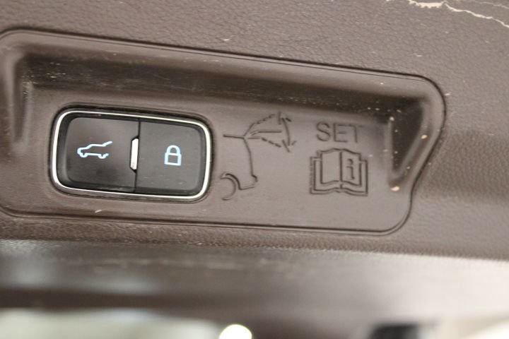 Used 2022 Ford Explorer King Ranch w/ Technology Package image 16