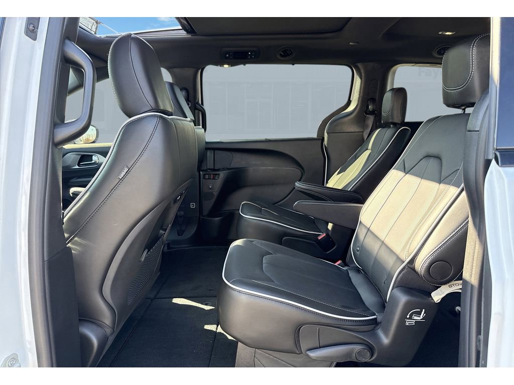 New 2026 Chrysler Pacifica Limited w/ S Appearance Package image 17
