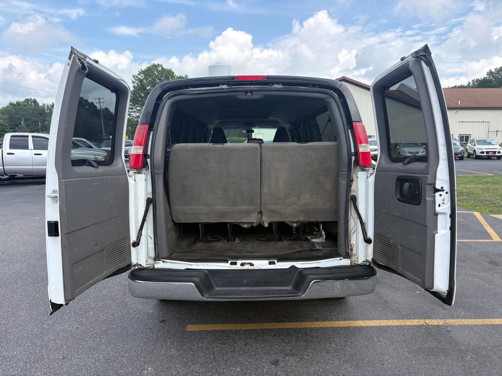 Used 2017 Chevrolet Express 3500 LT w/ LT Preferred Equipment Group RWD image 13