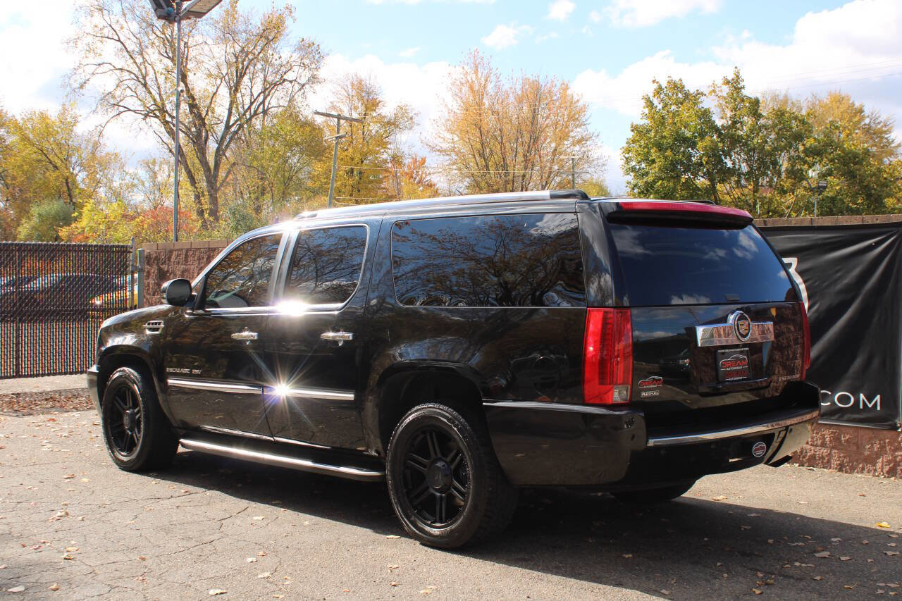 Used 2012 Cadillac Escalade ESV Luxury AWD/4WD image 3