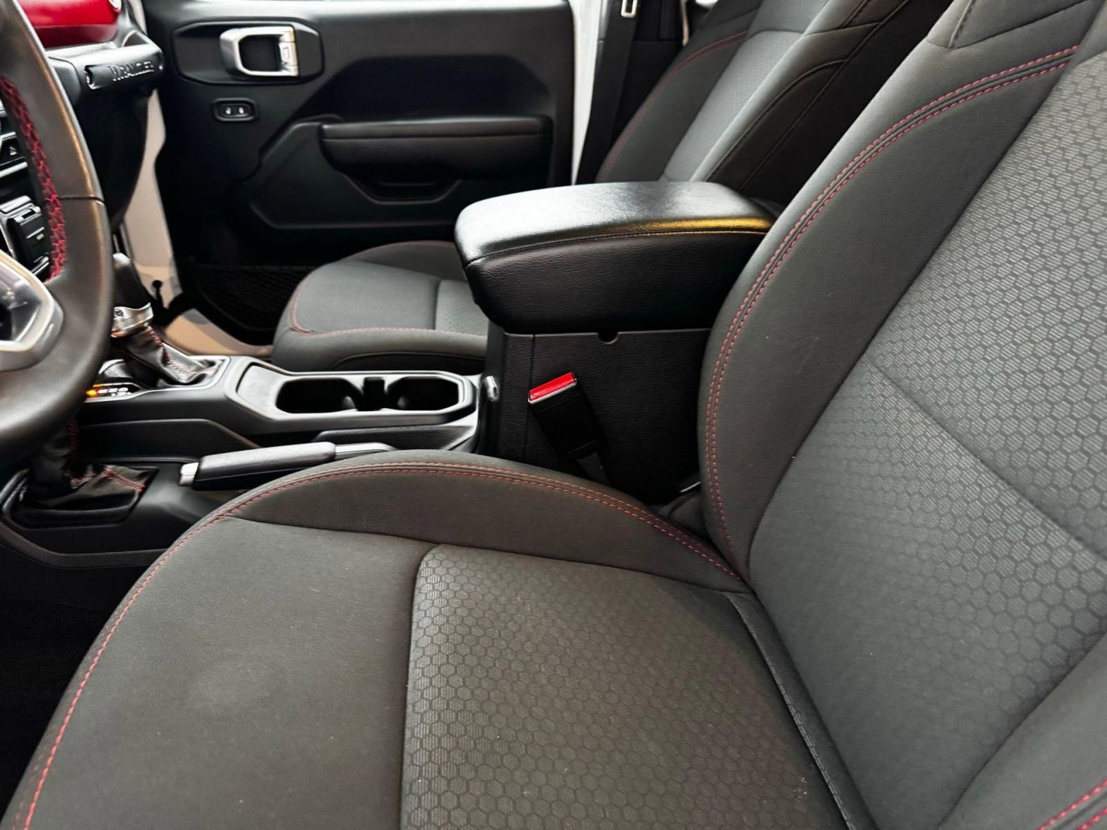 Used 2023 Jeep Wrangler Unlimited Rubicon AWD/4WD image 17