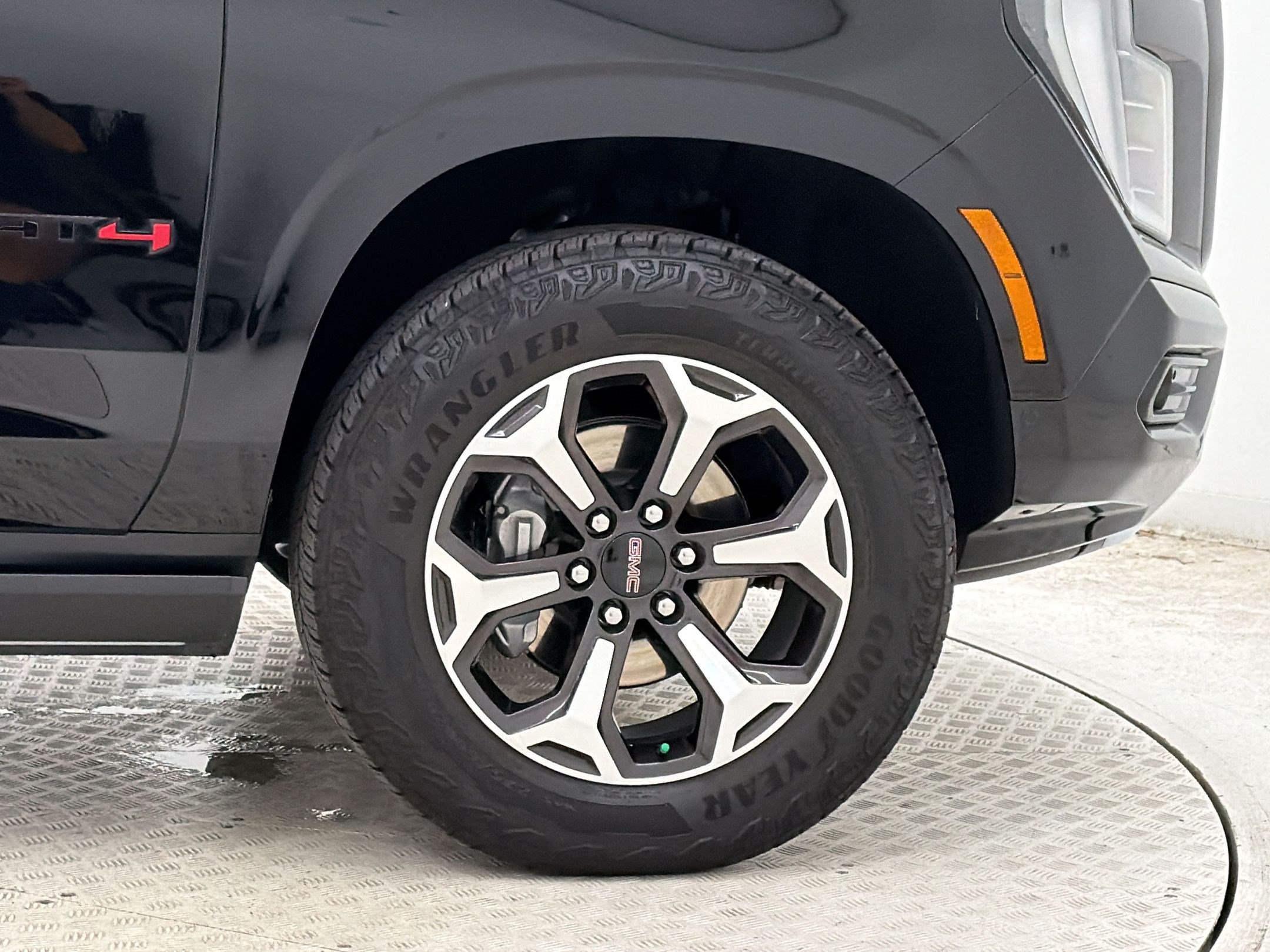 Used 2026 GMC Yukon AT4 Ultimate AWD/4WD image 13