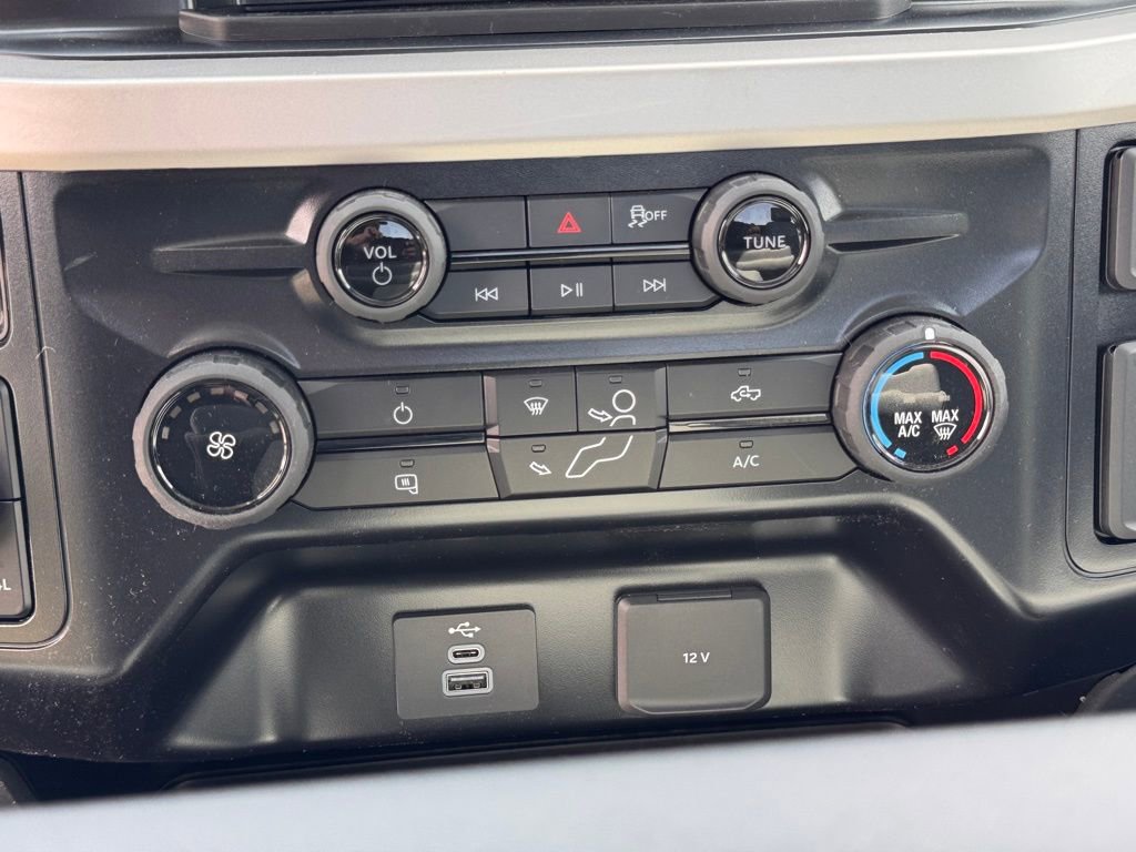 New 2025 Ford F350 XLT w/ FX4 Off-Road Package image 23