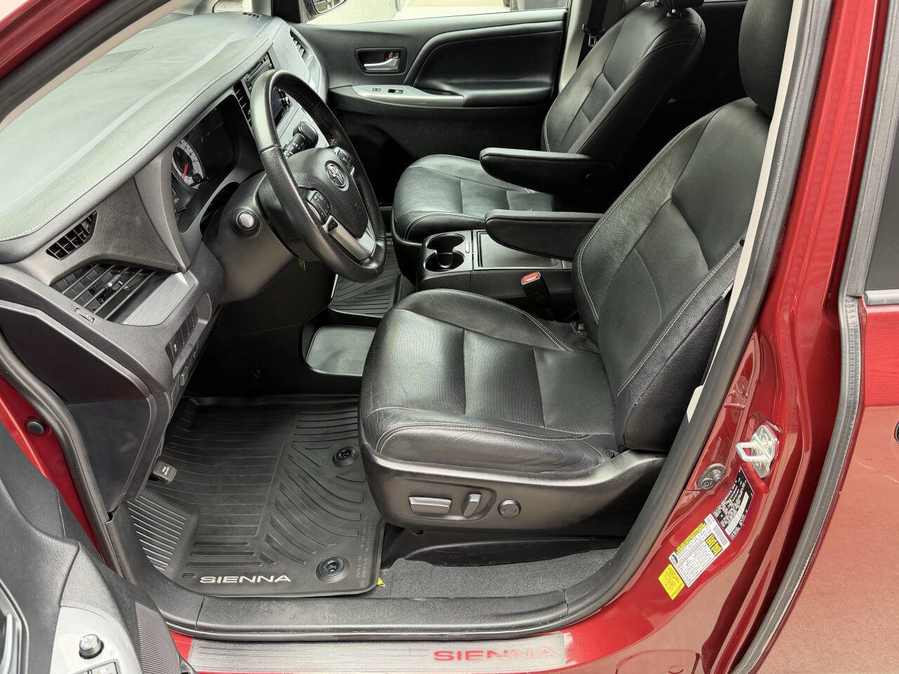 Used 2020 Toyota Sienna SE FWD image 14