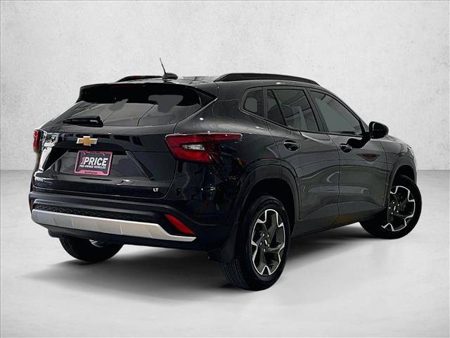 Used 2024 Chevrolet Trax LT w/ Driver Confidence Package FWD image 2