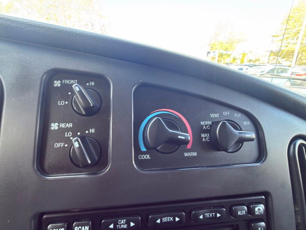 Used 2007 Ford E-350 and Econoline 350 Extended Wagon Super Duty RWD image 21