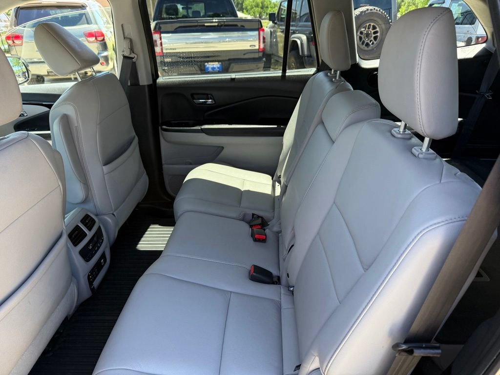 Used 2016 Honda Pilot Touring image 14