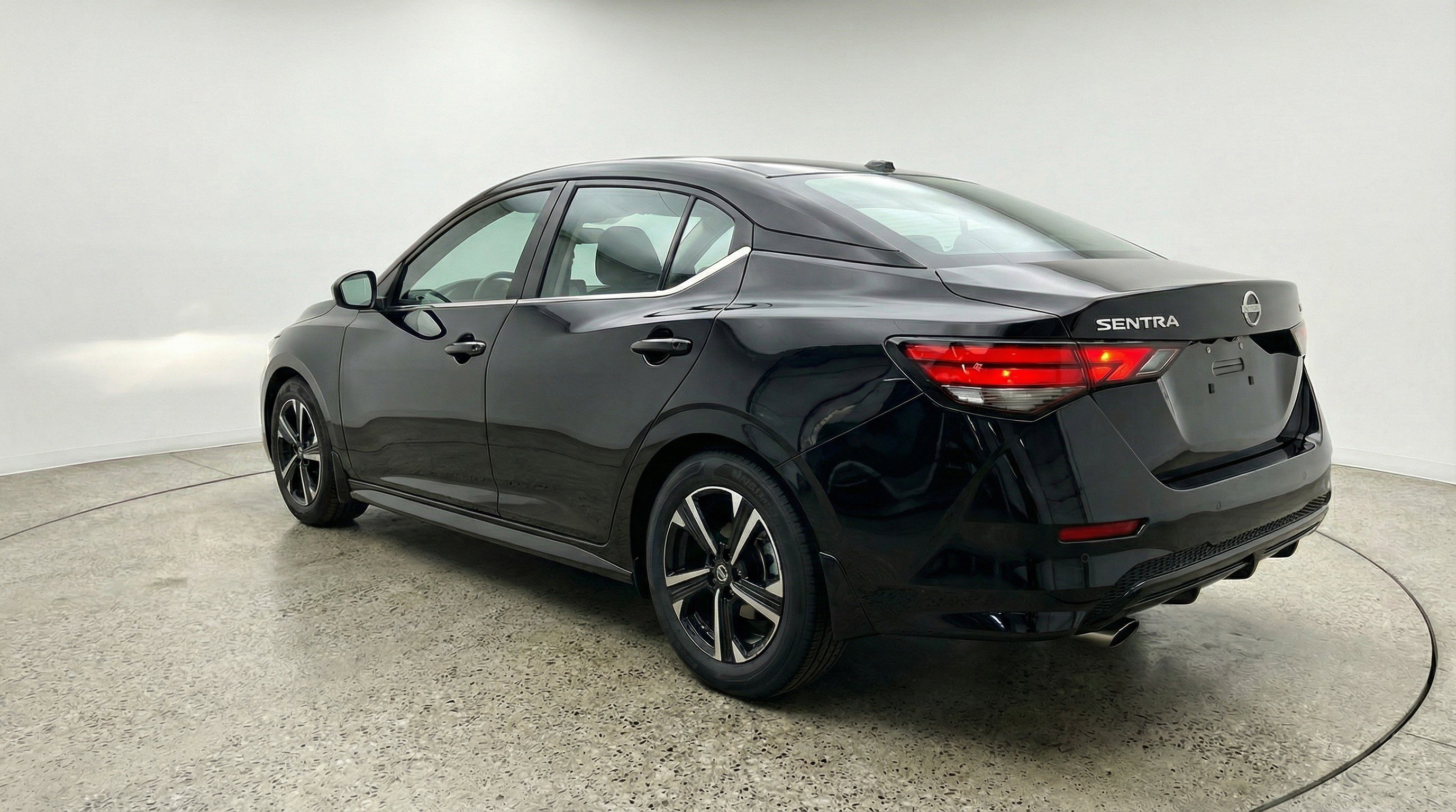 Used 2025 Nissan Sentra SV image 6