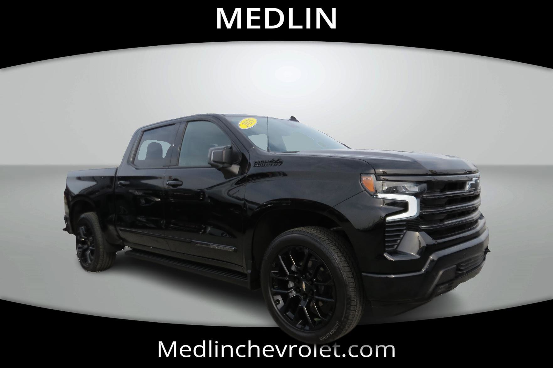 Used 2025 Chevrolet Silverado 1500 High Country w/ Midnight Edition AWD/4WD image 2