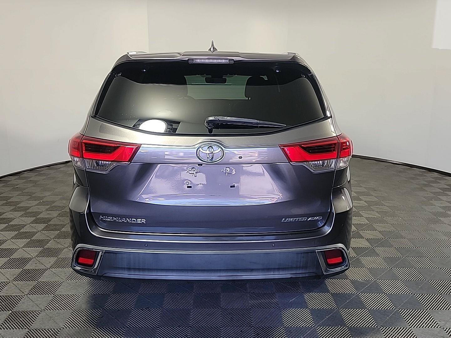 Used 2018 Toyota Highlander Limited AWD/4WD image 5