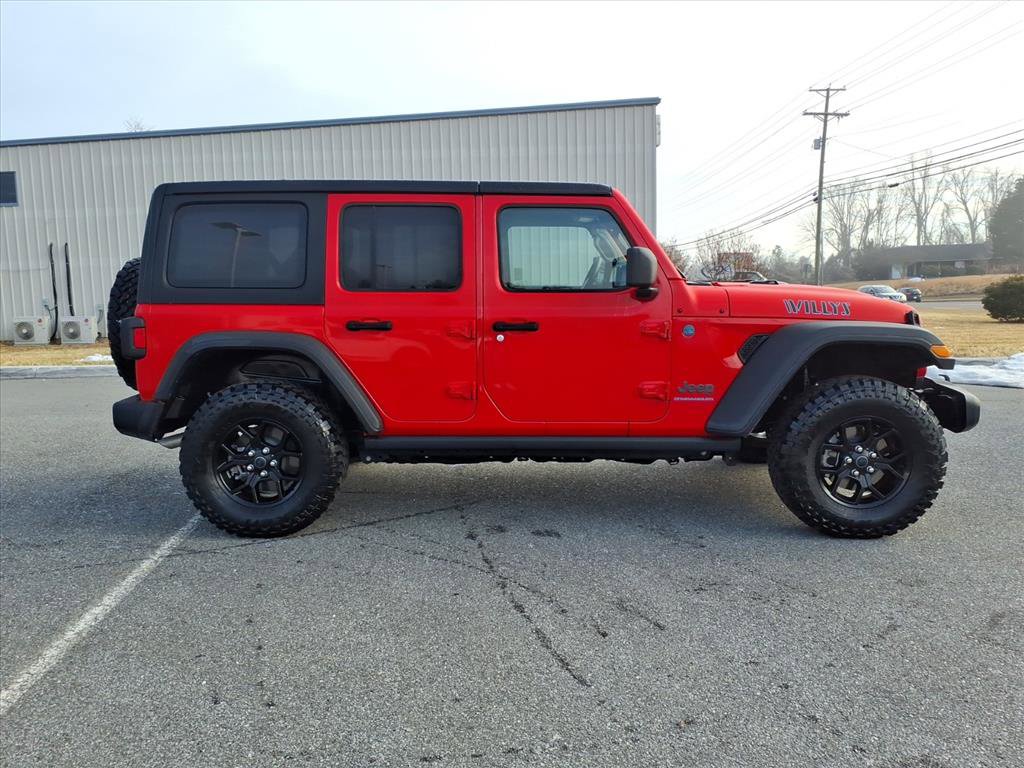 Used 2025 Jeep Wrangler Willys image 3