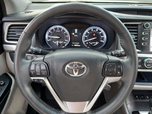 Used 2016 Toyota Highlander XLE AWD/4WD image 35