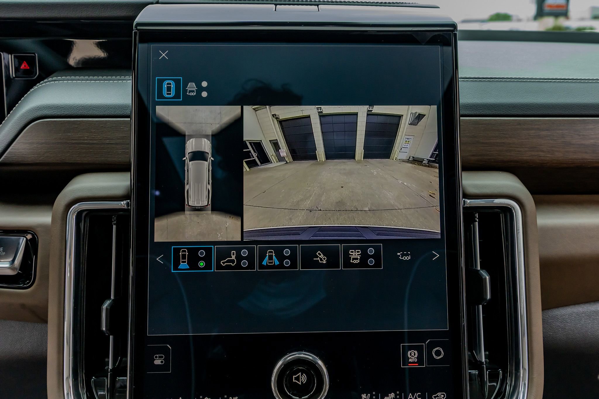 Used 2026 GMC Yukon XL Denali Ultimate AWD/4WD image 26