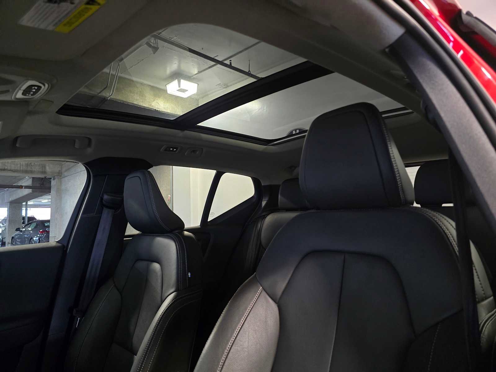 Used 2019 Volvo XC40 T5 Momentum image 24