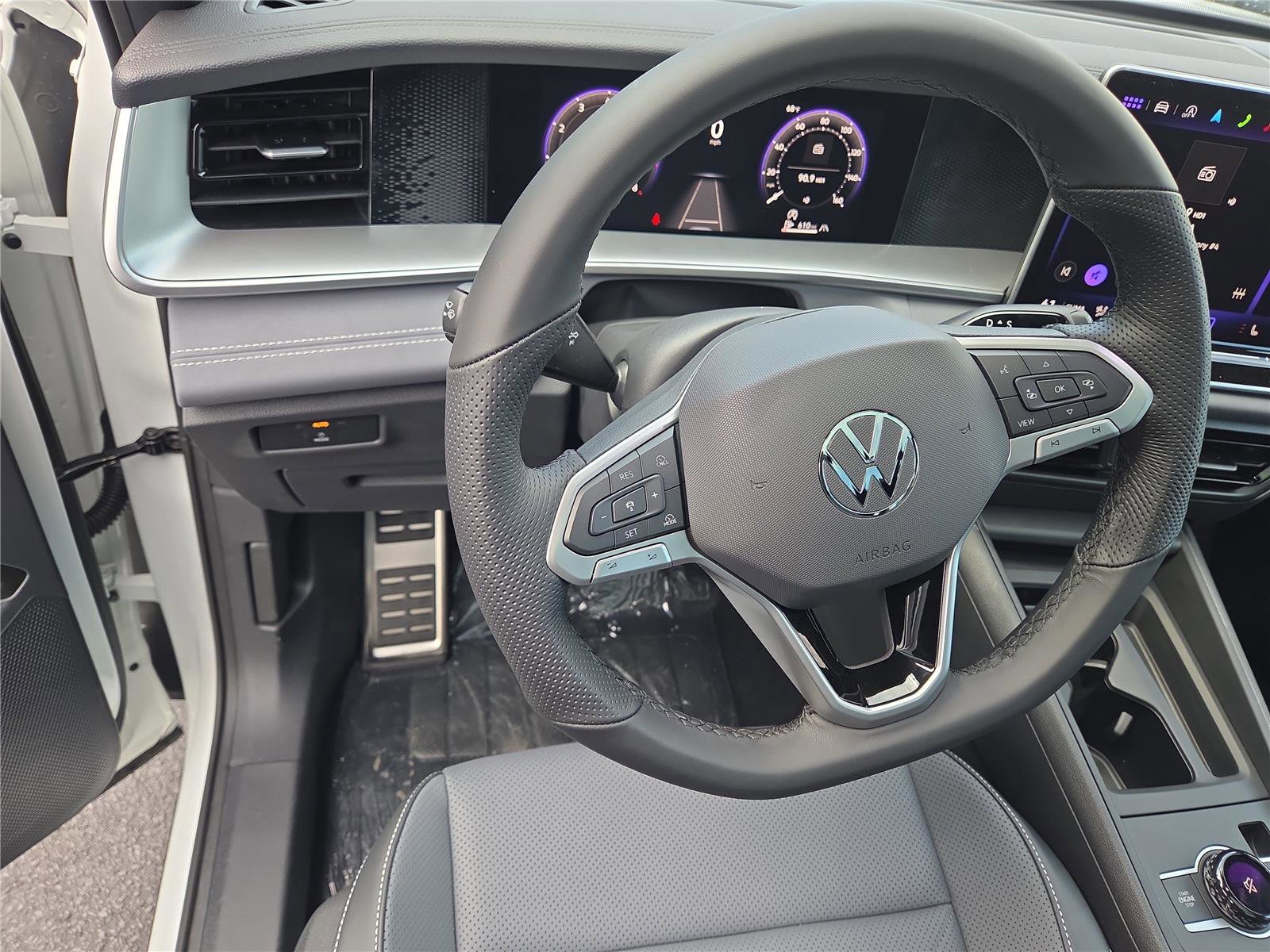 New 2025 Volkswagen Tiguan SE R-Line image 20