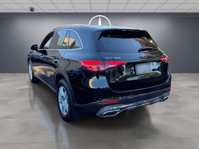 Used 2025 Mercedes-Benz GLC 300 4MATIC image 4