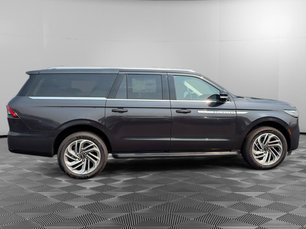 New 2026 Lincoln Navigator L Premier AWD/4WD image 8