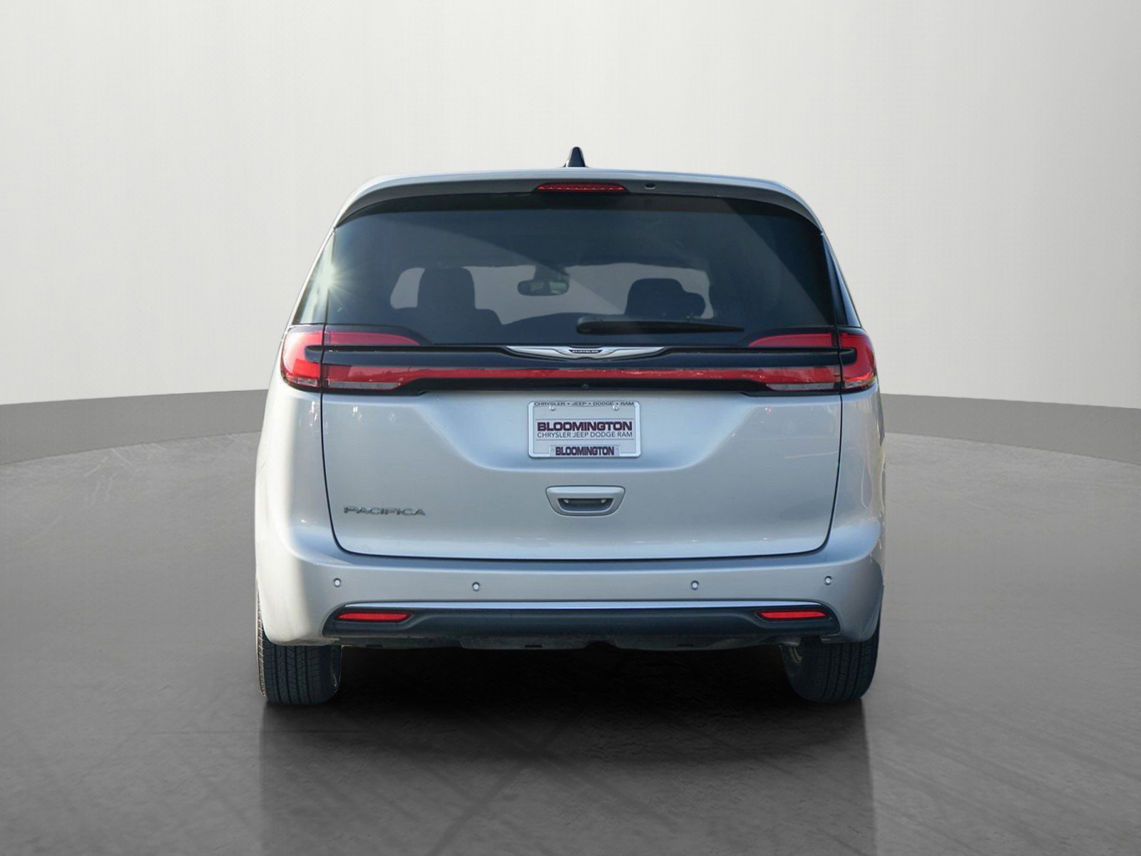 Used 2024 Chrysler Pacifica Touring-L image 6