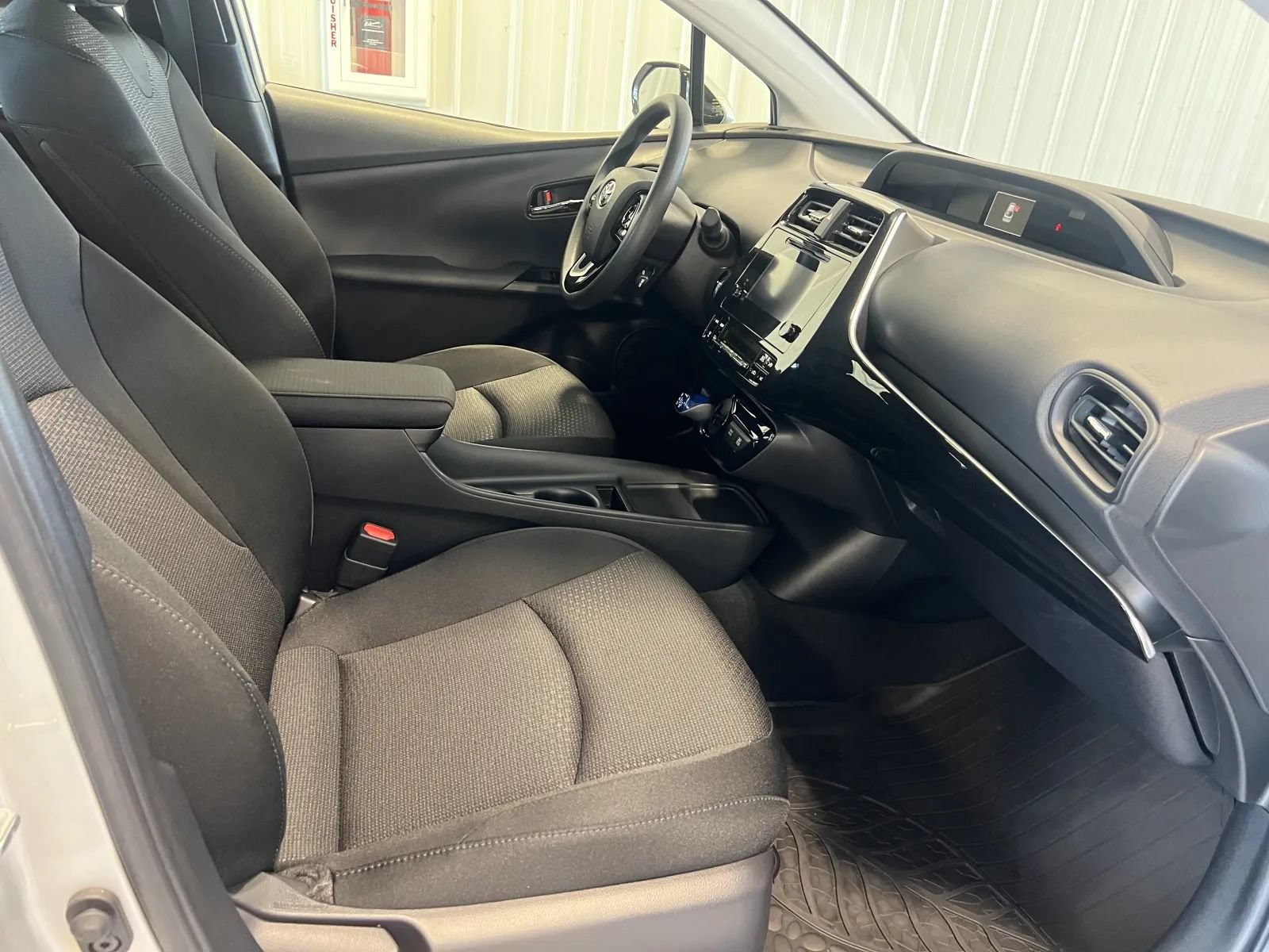 Used 2019 Toyota Prius LE FWD image 27