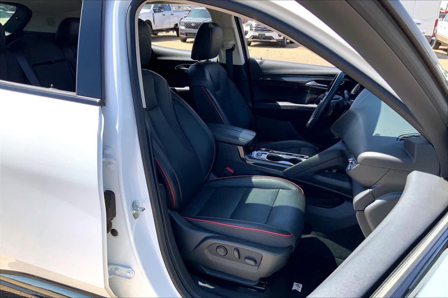 Used 2022 Buick Envision Essence w/ Sport Touring Package FWD image 9