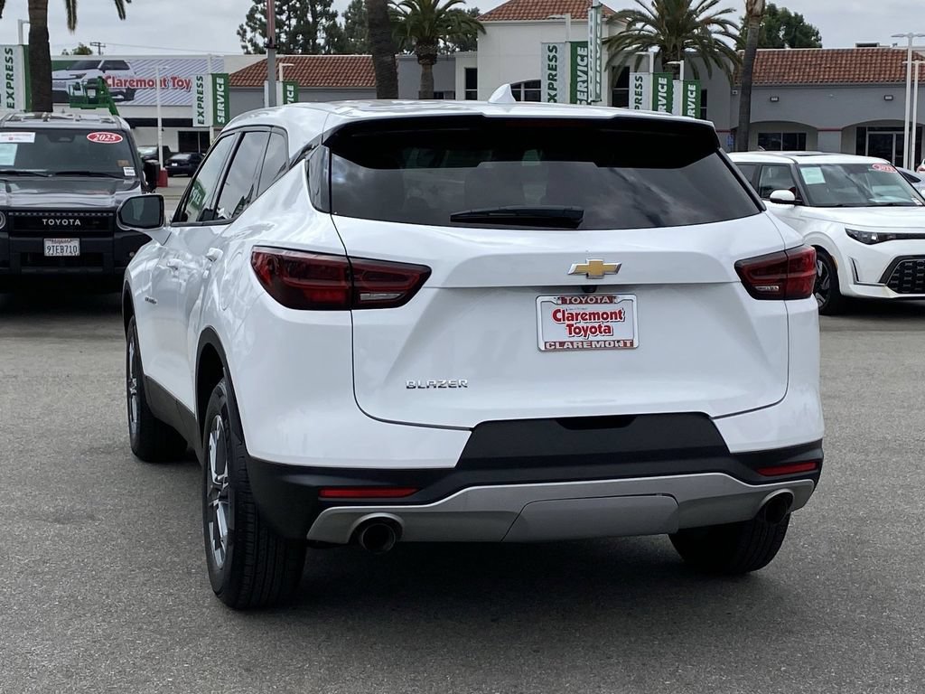 Used 2025 Chevrolet Blazer LT FWD image 42