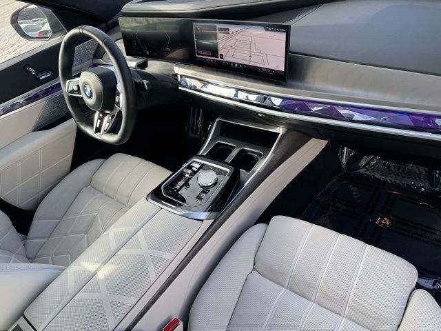 Used 2023 BMW 760i xDrive image 28