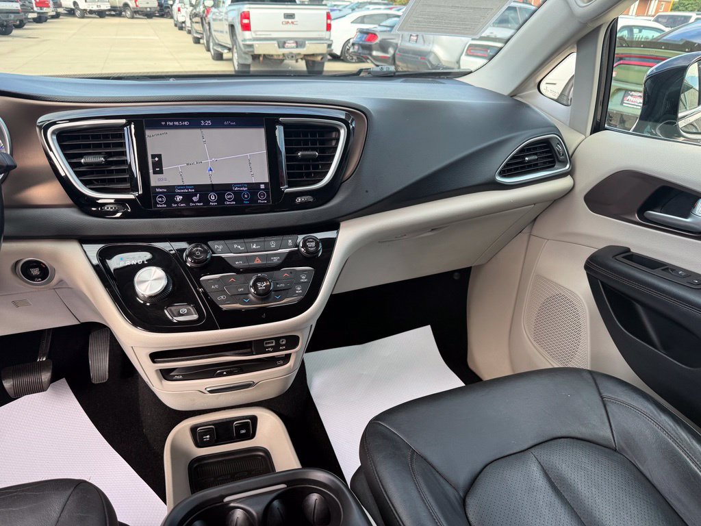 Used 2019 Chrysler Pacifica Touring-L Plus w/ Advanced Safetytec Group FWD image 14