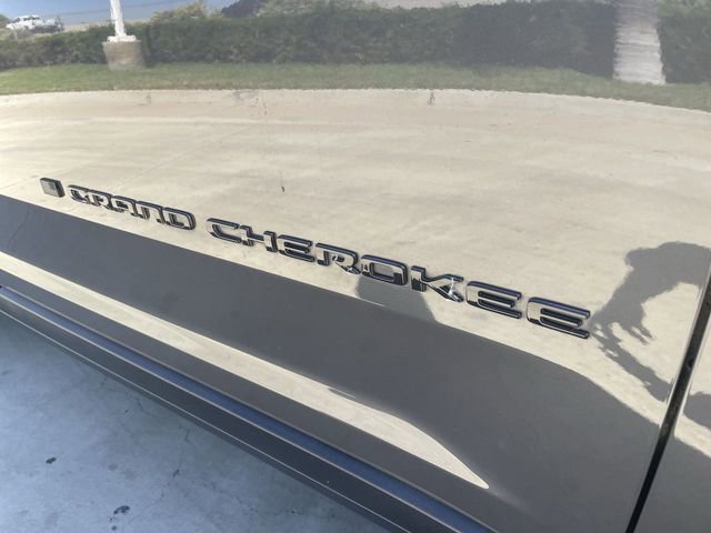 Used 2021 Jeep Grand Cherokee L Laredo image 32