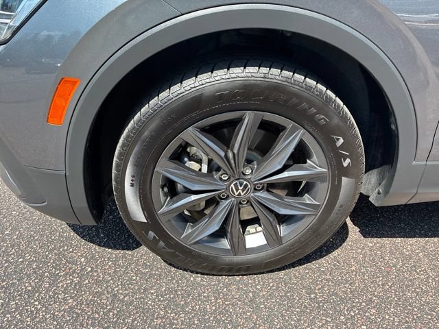 Used 2023 Volkswagen Tiguan SE w/ Panoramic Sunroof Package AWD/4WD image 8