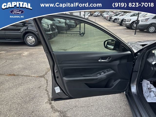 Used 2024 Nissan Altima 2.5 SV FWD image 19
