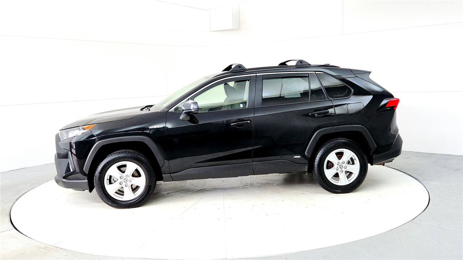 Certified 2021 Toyota RAV4 LE image 3