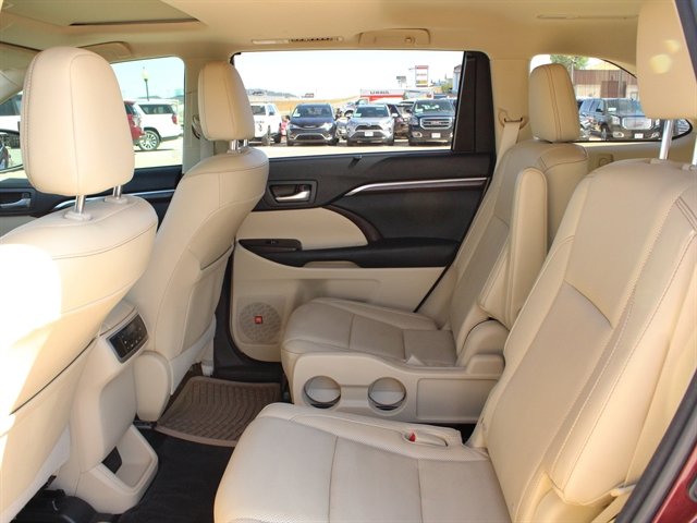 Used 2015 Toyota Highlander Limited AWD/4WD image 26