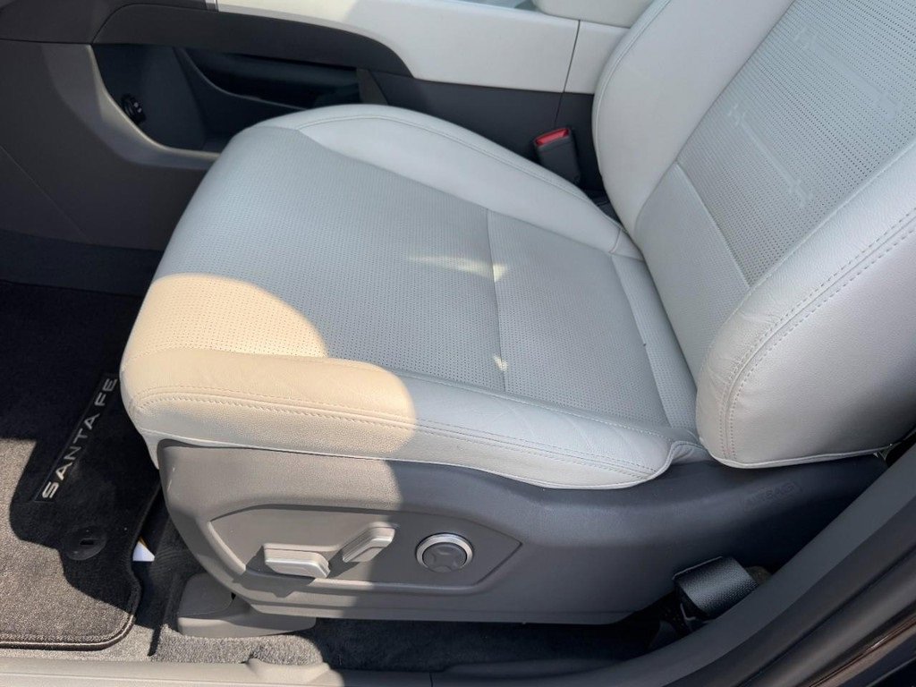 Used 2024 Hyundai Santa Fe Limited image 14