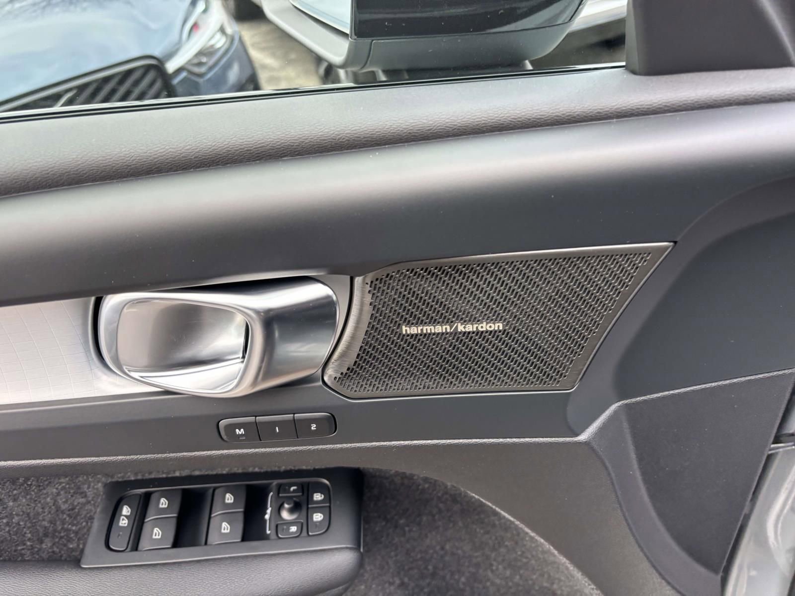 New 2026 Volvo XC40 B5 Ultra w/ Protection Package Premier image 11