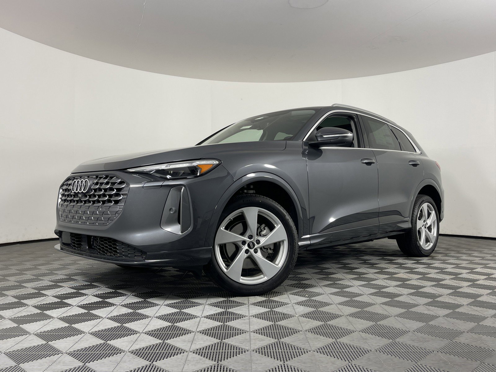 New 2025 Audi Q5 Premium Plus image 2