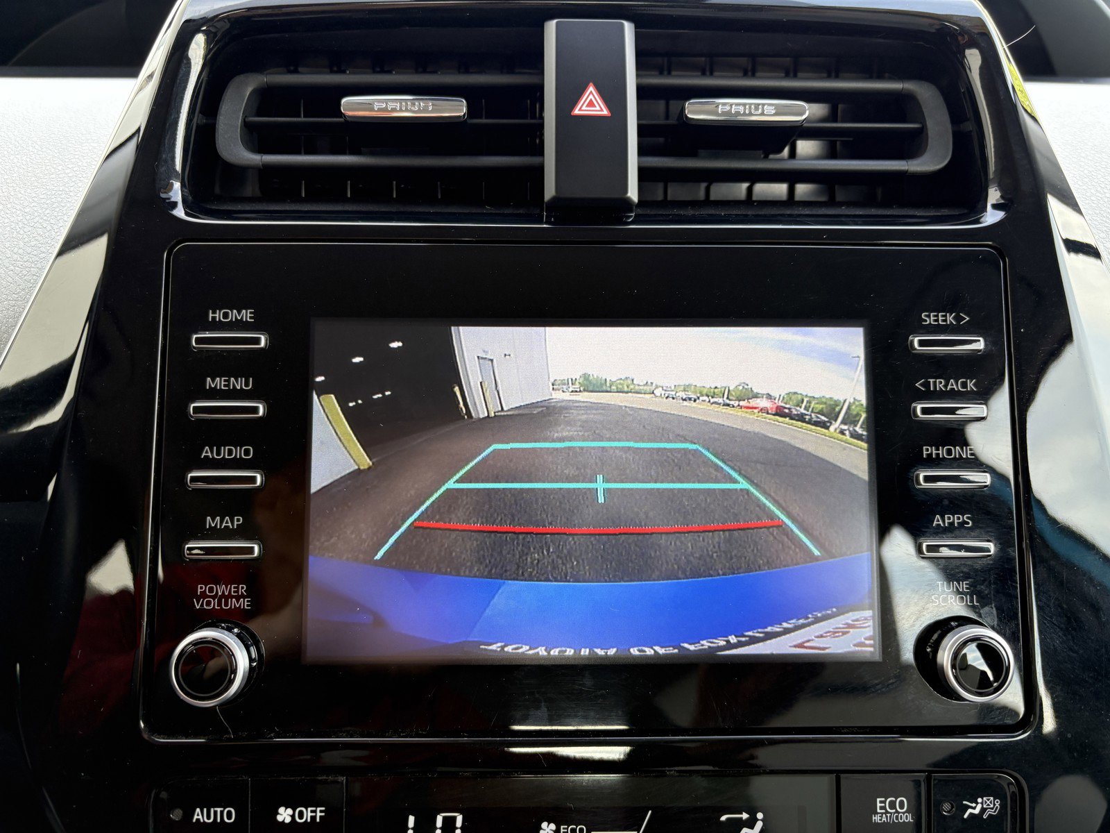 Used 2020 Toyota Prius XLE AWD/4WD image 19