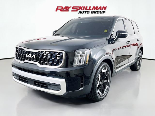 Used 2023 Kia Telluride EX w/ EX Captain's Chair Package AWD/4WD image 3