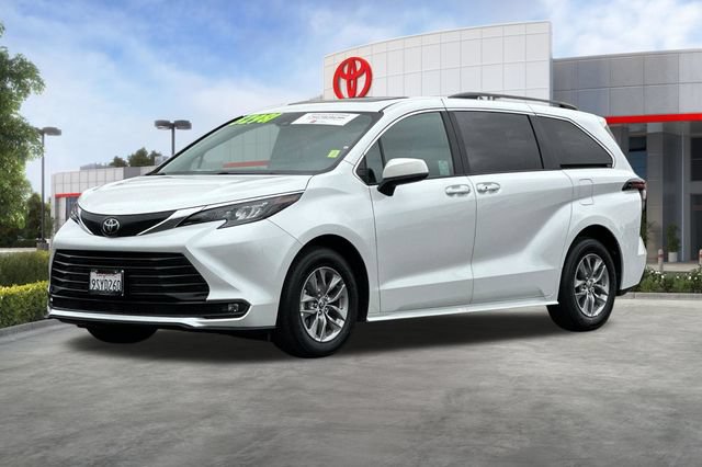 Certified 2026 Toyota Sienna XLE FWD image 10