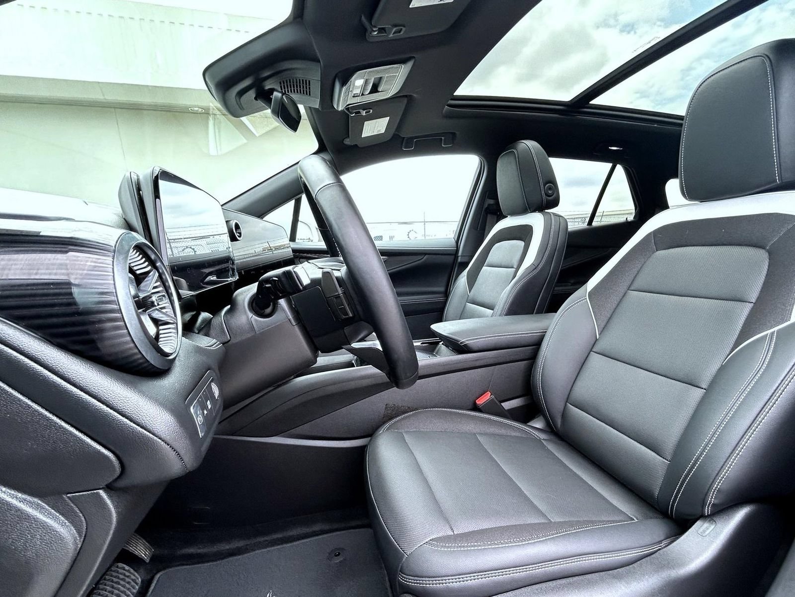 Used 2024 Chevrolet Blazer EV LT AWD/4WD image 11