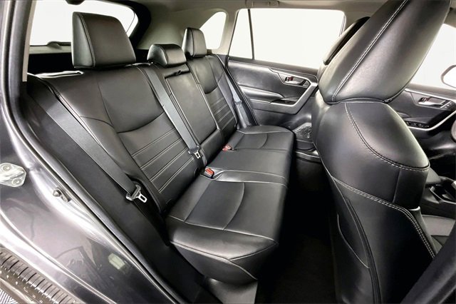 Used 2021 Toyota RAV4 XLE Premium image 25