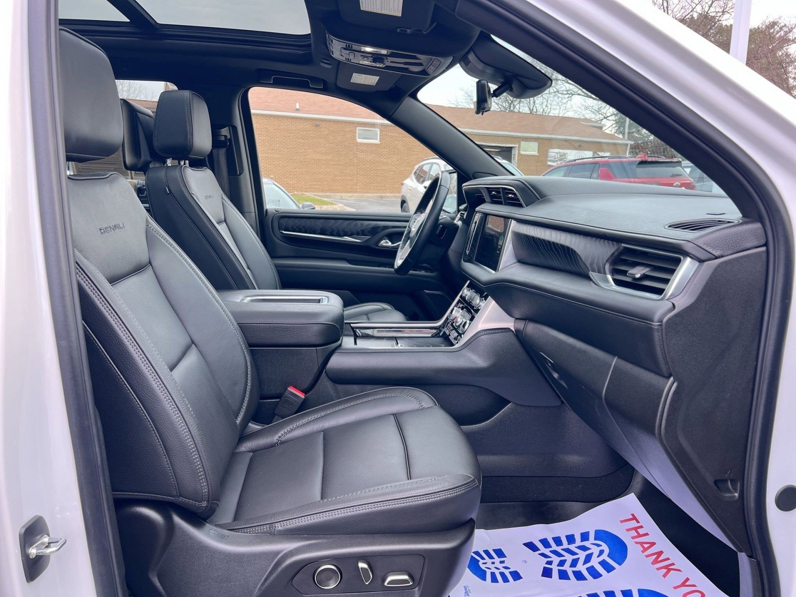 Used 2024 GMC Yukon Denali w/ Denali Reserve Package image 26