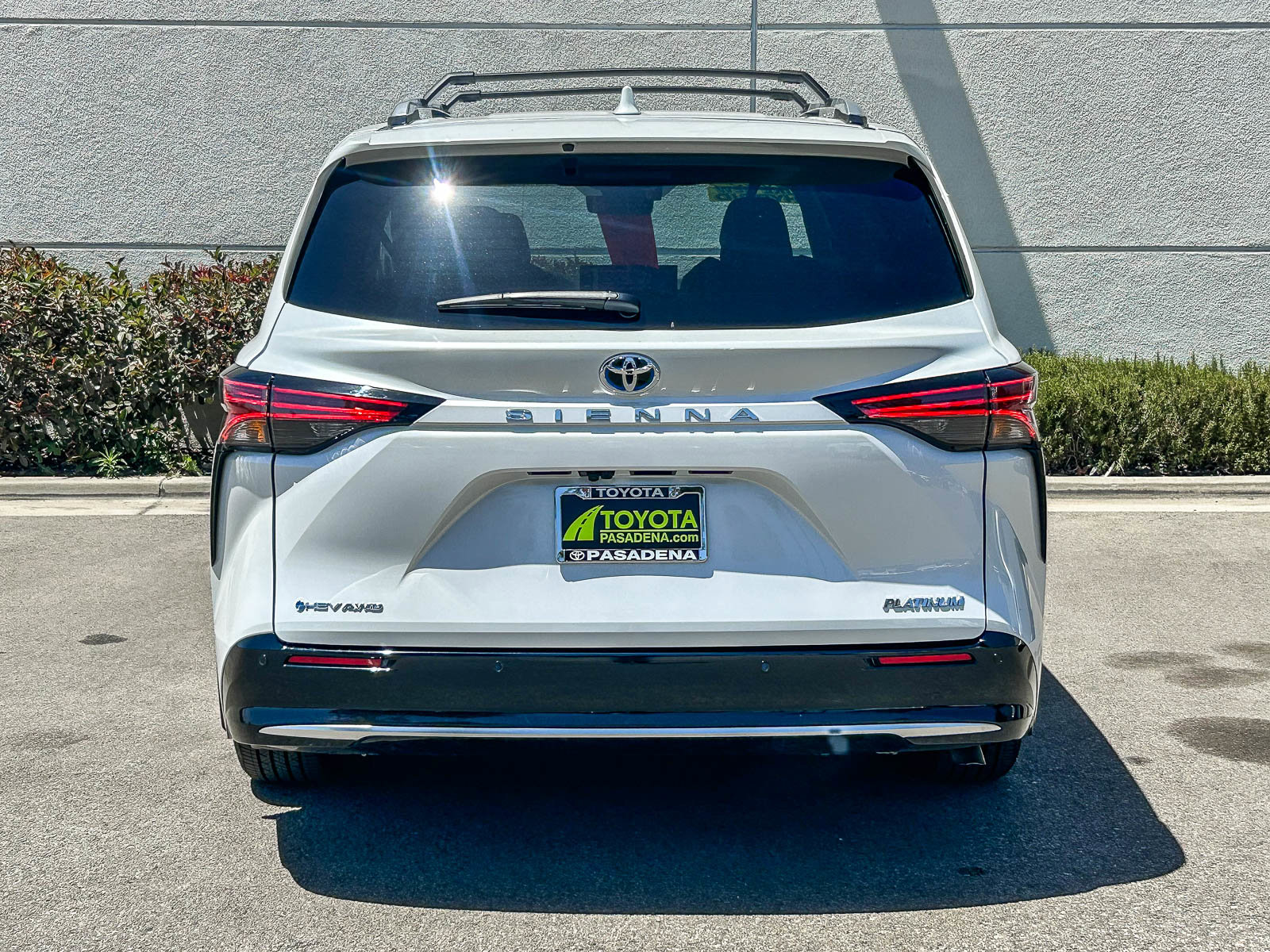 Used 2025 Toyota Sienna Platinum AWD/4WD image 7