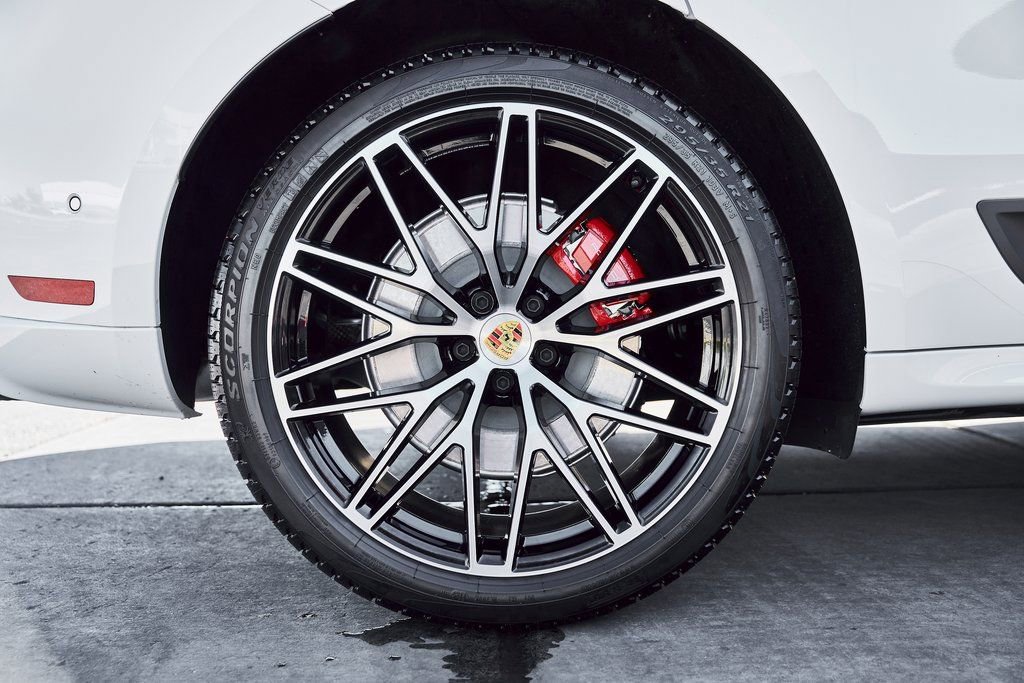 Used 2025 Porsche Macan GTS AWD/4WD image 23