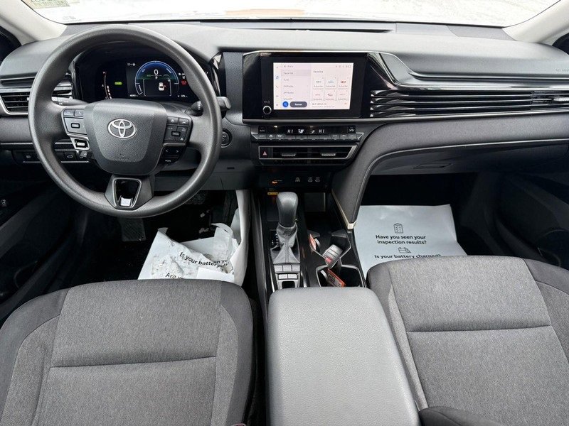 Used 2025 Toyota Camry LE image 13