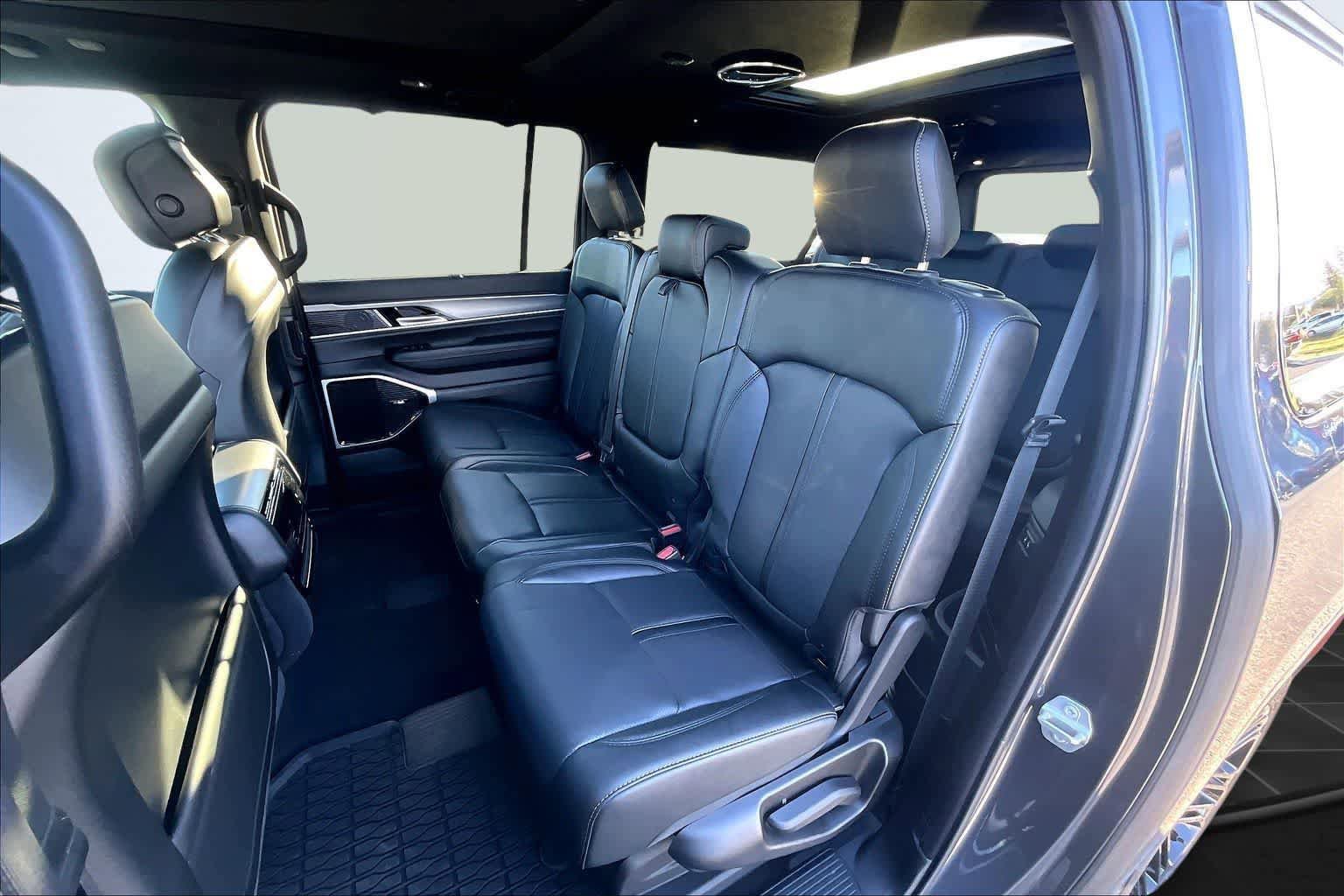 New 2026 Jeep Grand Wagoneer L Limited AWD/4WD image 13
