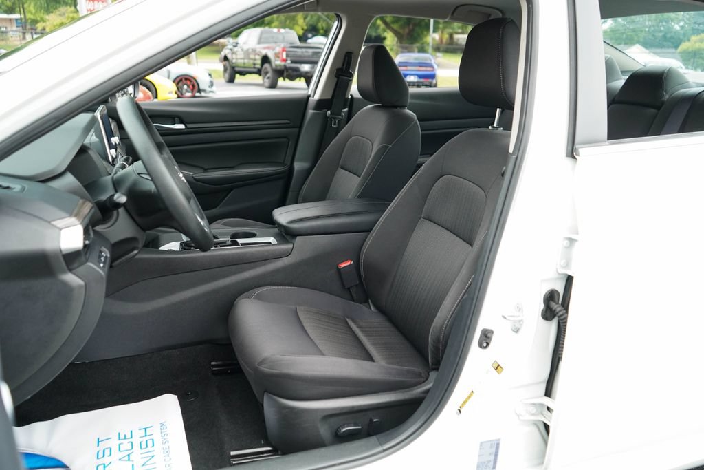 Used 2025 Nissan Altima 2.5 SV FWD image 6