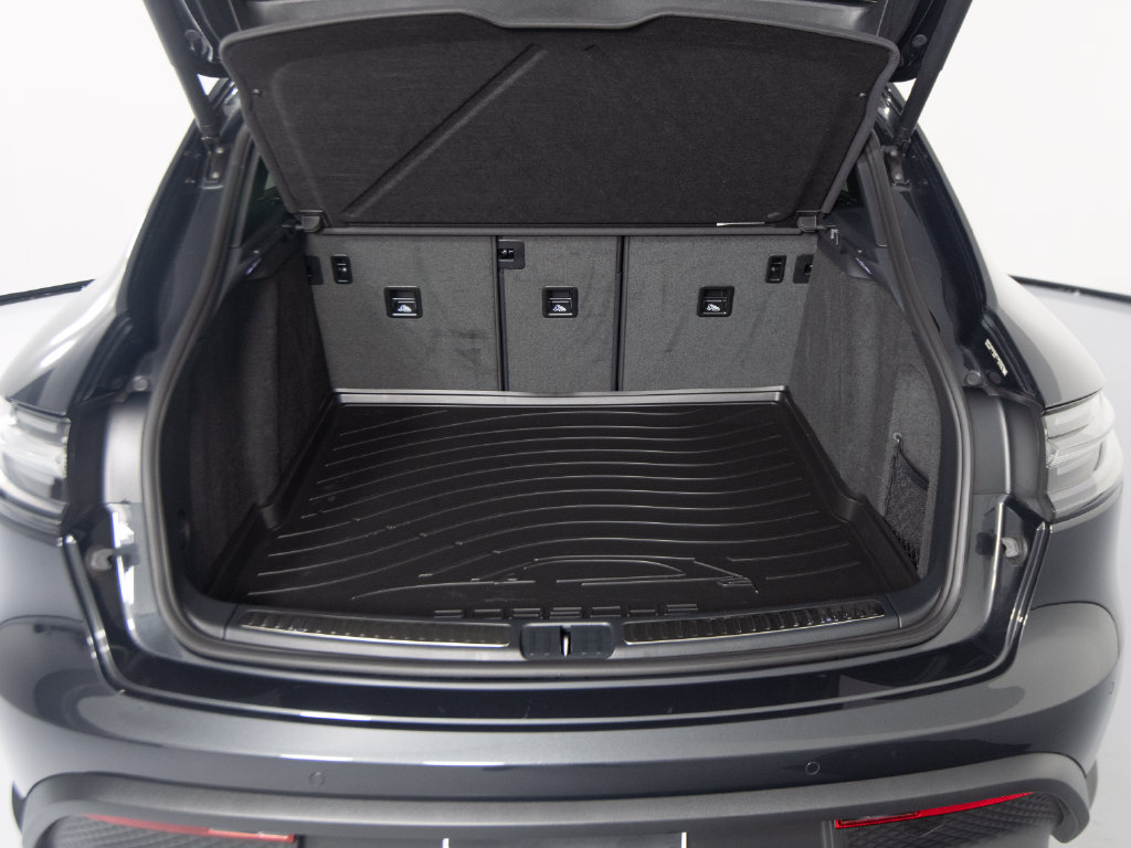 Certified 2026 Porsche Macan AWD/4WD image 46