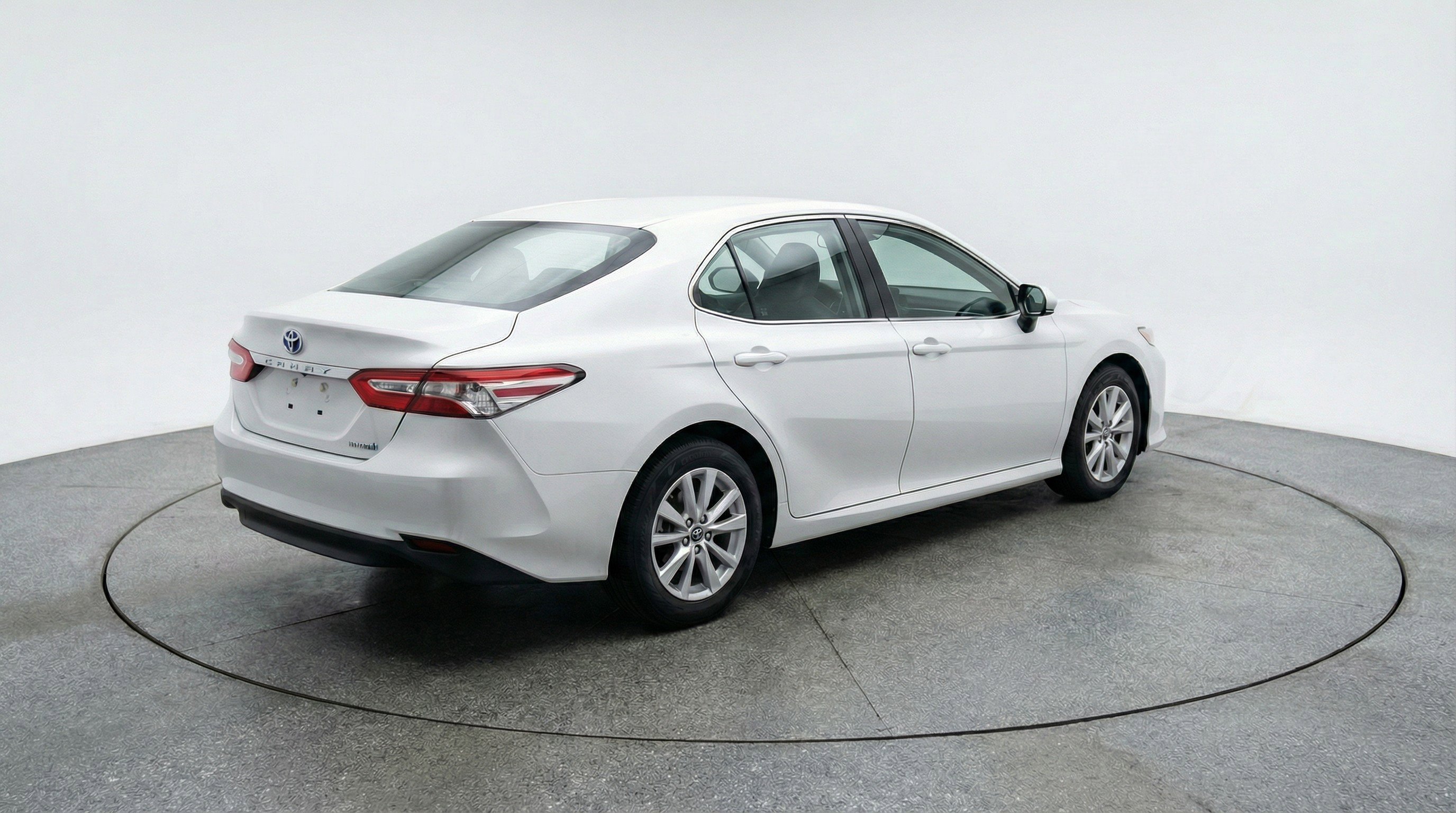 Used 2025 Toyota Camry LE FWD image 9