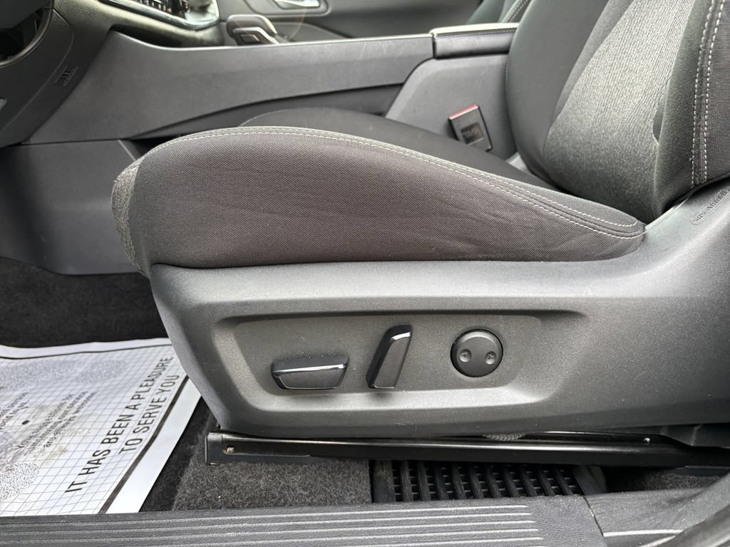 Used 2024 Nissan Rogue SV FWD image 25