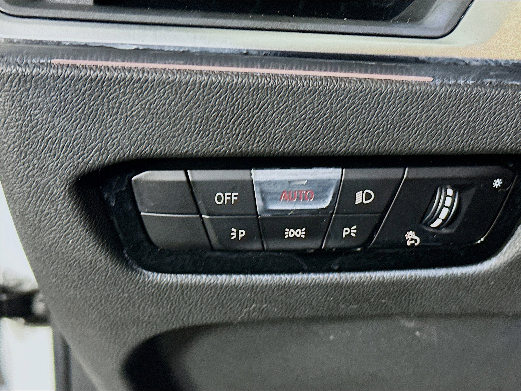 Used 2023 BMW 330i xDrive Sedan w/ Driving Assistance Package image 17